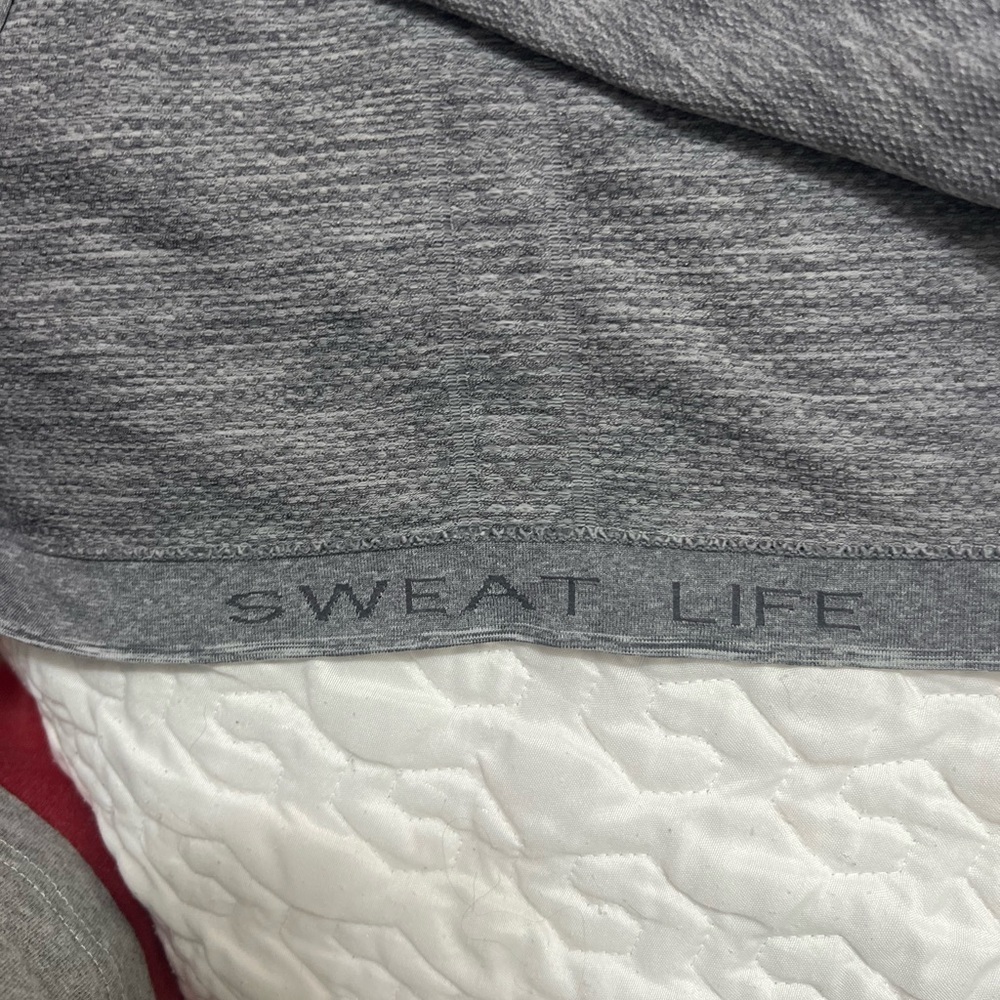 Lululemon Size 10 Swiftly Tech Run
Racerback Heathered Gray Tank Top Shirt - Picture 6 of 16